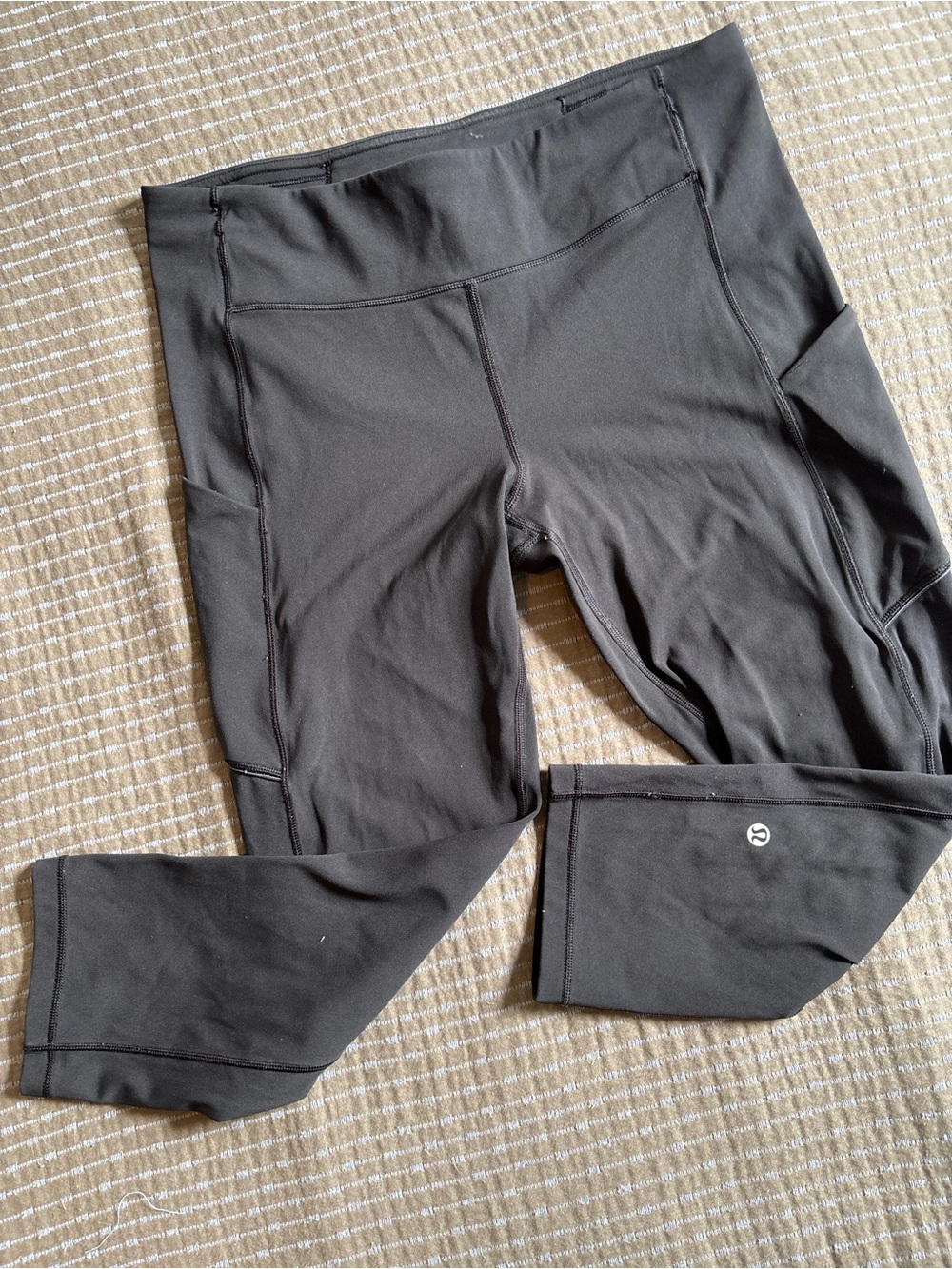 Lululemon Speed Up Crop 21" Black Leggings Sz 10 Pockets